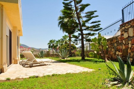 Alanya Konaklıda  Havuz ve Doğa   Manzaralı Satılık Villa