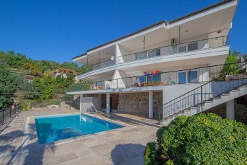 Alanya Cikcilli'de Deniz Manzaralı Satılık 3+1 İkiz Villa